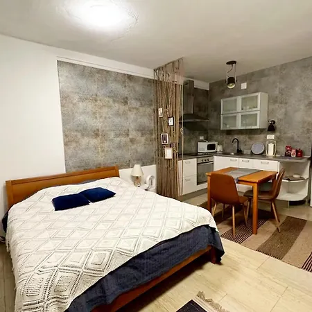 Makarska, One Minute To The *