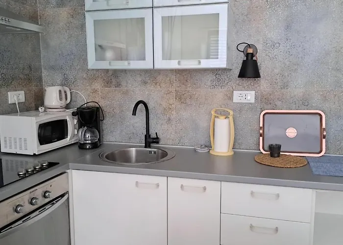 Makarska, One Minute To The Daire *