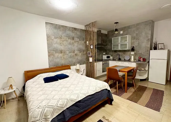 Makarska, One Minute To The *